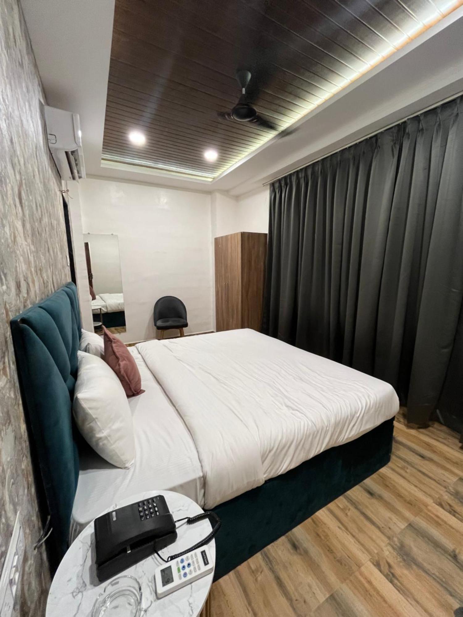 Hotel Vedicvista Indore Exteriör bild